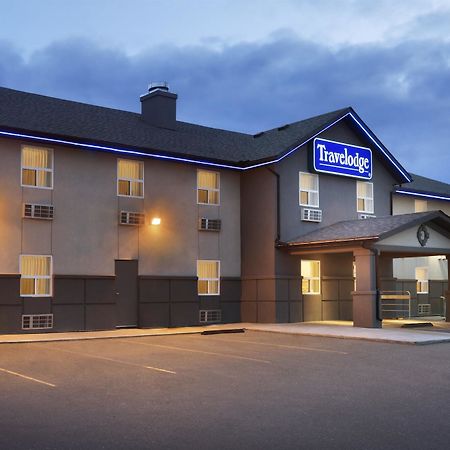 Travelodge By Wyndham Kindersley Exteriör bild