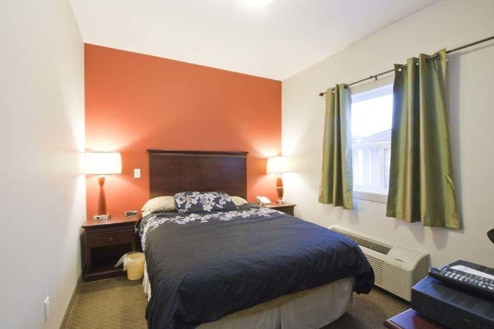 Travelodge By Wyndham Kindersley Exteriör bild