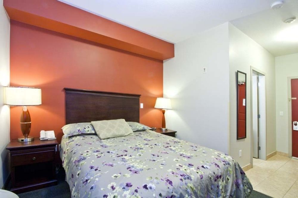 Travelodge By Wyndham Kindersley Exteriör bild